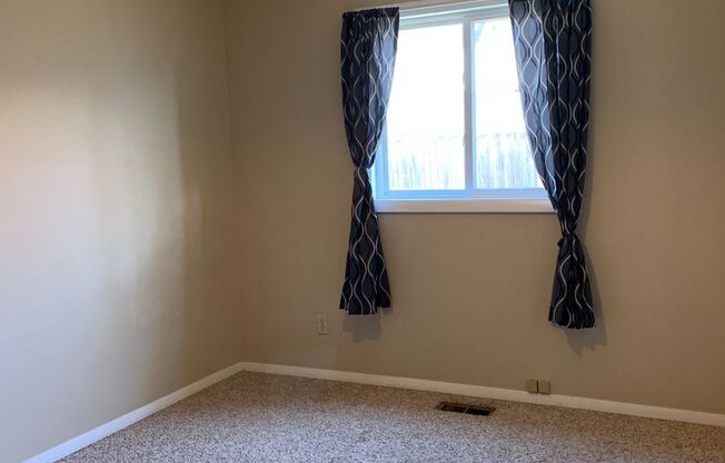 3 beds, 1 bath, $1,365