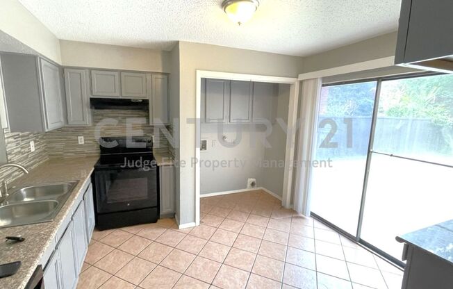 Cute 2-Story 3/3/2 Townhome in Irving For Rent!