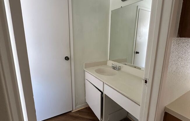 Studio, 1 bath, 432 sqft, $895, Unit 31