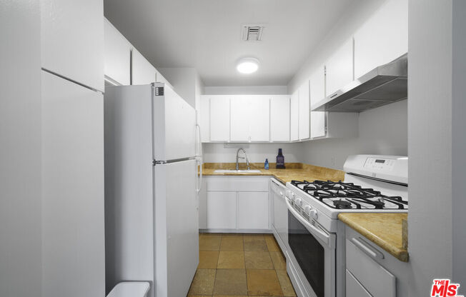 1 bed, 1 bath, 762 sqft, $2,600, Unit 1807