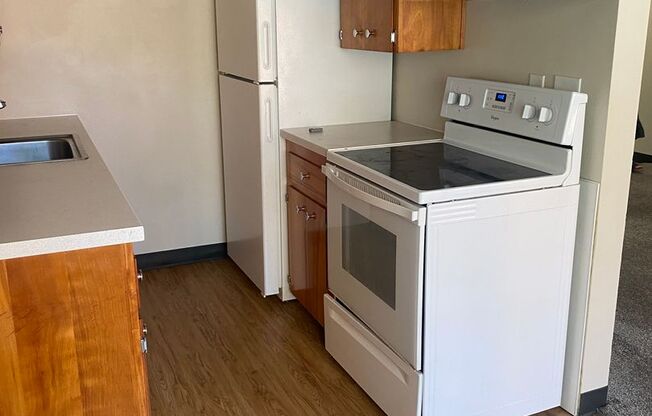 2 beds, 1 bath, 840 sqft, $1,895, Unit 105