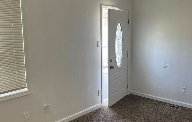 3 beds, 1 bath, $1,250