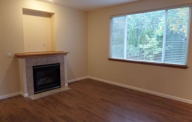 Immaculate 3 Bedroom PLUS Bonus Room in Sought-After Bradley Park in Puyallup!!