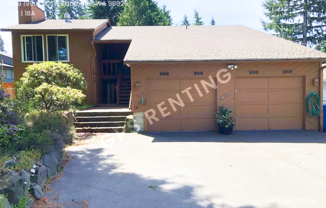 Spacious 2 bedroom with Garage Parking!