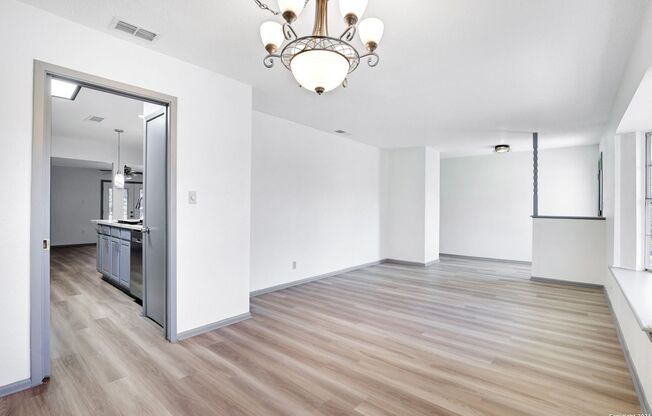 Welcome home to 12614 Moss Hollow!