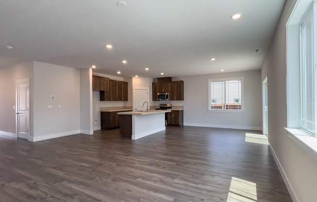 4 bedroom 2.5 bath House in SW Beaverton! A/C & Washer & Dryer - Walk to Mountainside HS and close to Nike!