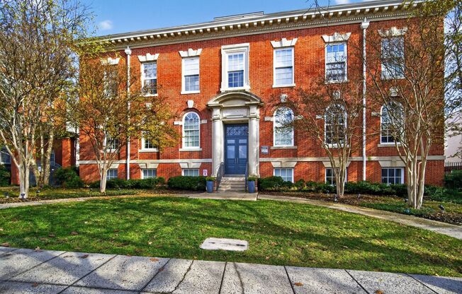 Available Now! 2 Bed // 2 Bath in Bloomingdale / Ledroit Park with Parking!