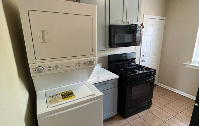 2 beds, 1 bath, $1,400, Unit 2648 # 5