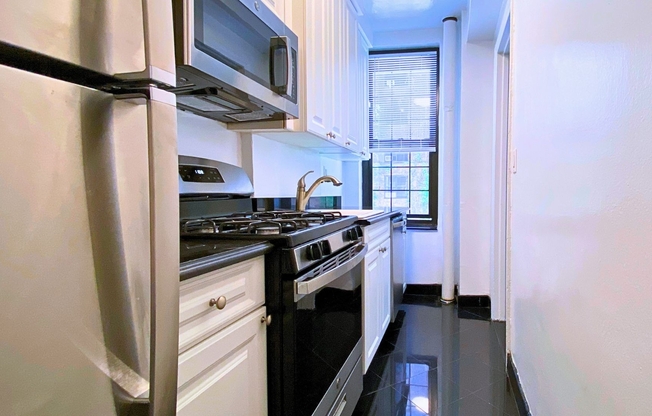 1 bed, 1 bath, 880 sqft, $5,995, Unit 2A