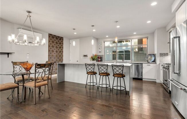 Stunning modern townhome 3 bedroom 3 bath Bellevue Microsoft area