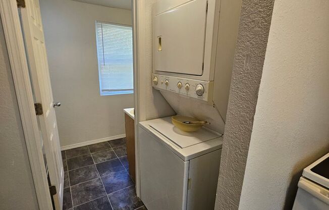 2 beds, 1 bath, $775