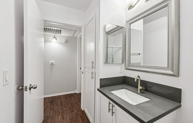 2 beds, 2 baths, 850 sqft, $2,798, Unit 415