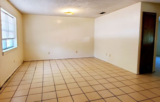 2 beds, 1 bath, $755, Unit APT# 7