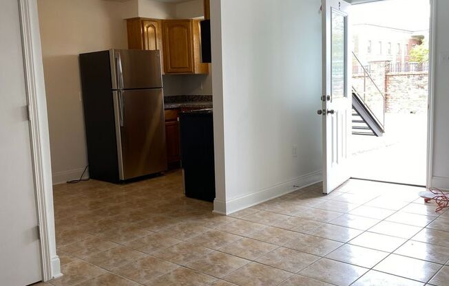 2 beds, 1 bath, 720 sqft, $1,050, Unit 1