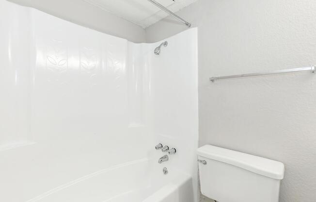 2 beds, 1 bath, 700 sqft, $1,130