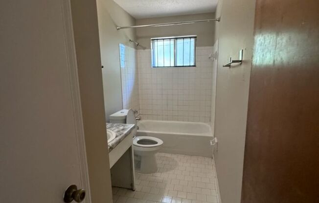 3 beds, 1 bath, $999