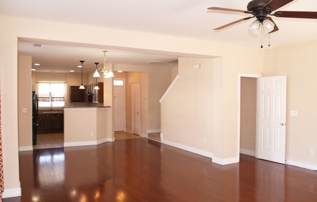 3 beds, 2.5 baths, $1,900, Unit UNIT A