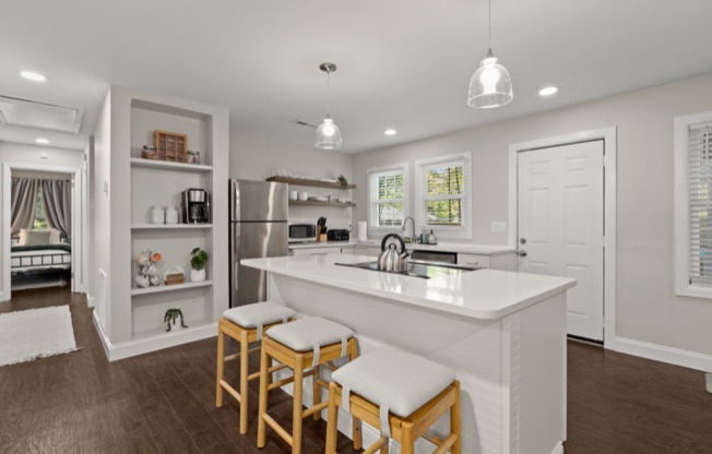2611 N OAKRIDGE CIR