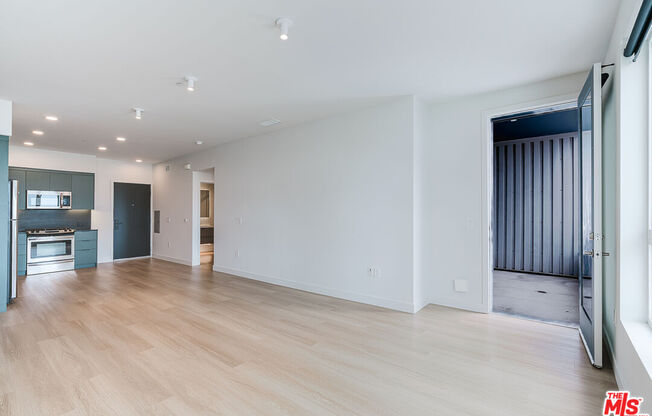 1 bed, 1 bath, 787 sqft, $4,195, Unit 728