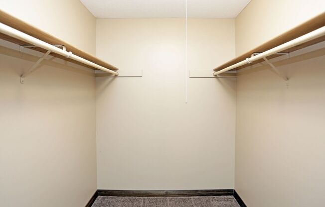 2 beds, 1.5 baths, 820 sqft, $985, Unit 4112 Wyndsor Terrace Building 1 #27