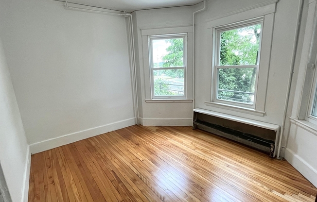 2 beds, 1 bath, $2,500, Unit 1A