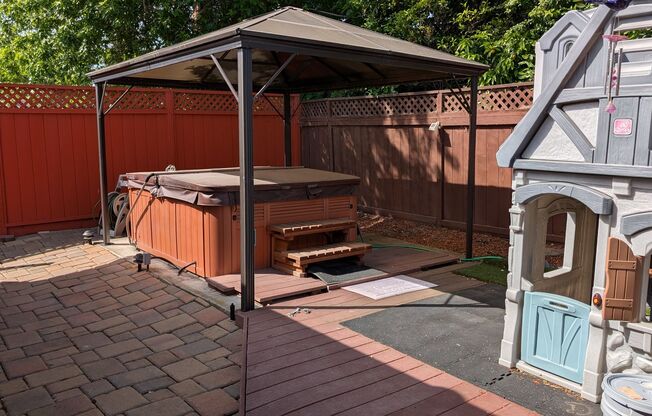Beautiful 4 bedroom 2 bath home in Newark