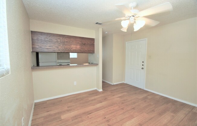 Studio, 1 bath, 500 sqft, $850, Unit 204