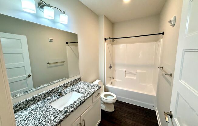 1 bed, 1 bath, 925 sqft, $1,395, Unit 202-3412 Dodge St
