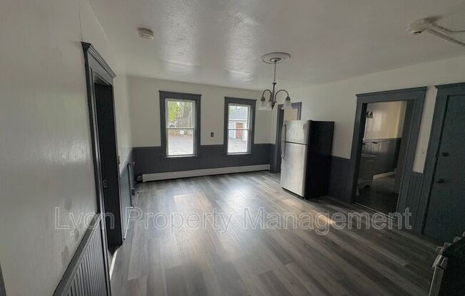 216 WOOD AVE