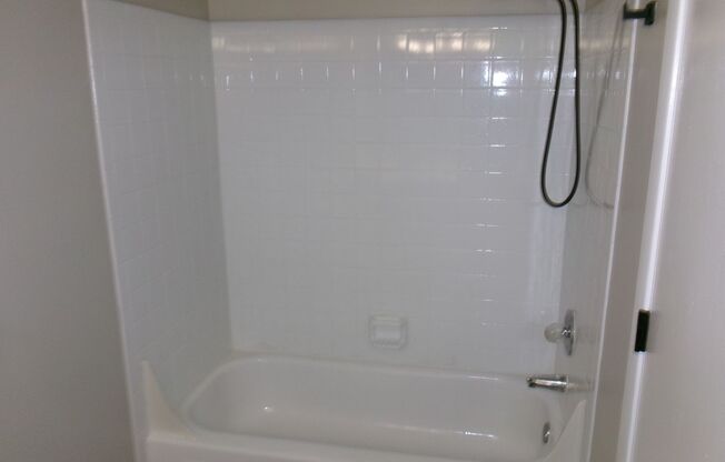 1 bed, 1 bath, 755 sqft, $1,134, Unit 5704G