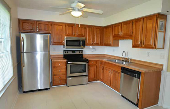 Spacious 3 bedroom / 2.5 bath home in Virginia Beach!