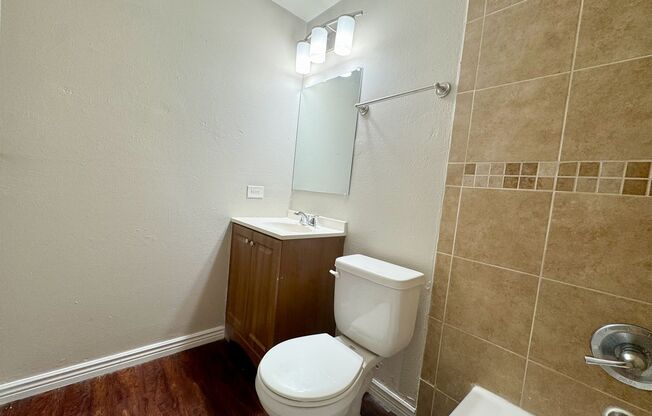 2 beds, 1 bath, 700 sqft, $1,129, Unit 207