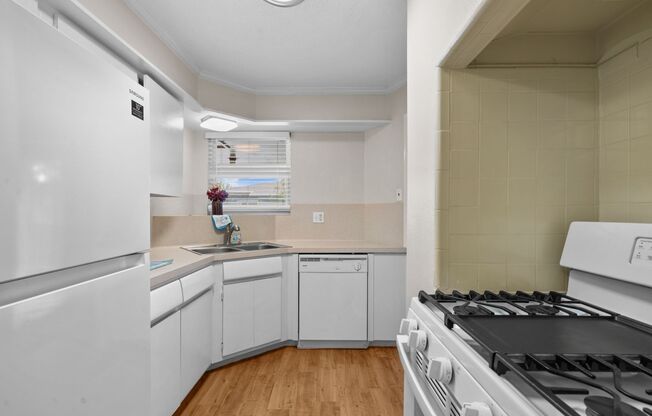 3 beds, 1 bath, 1,172 sqft, $1,450, Unit #12