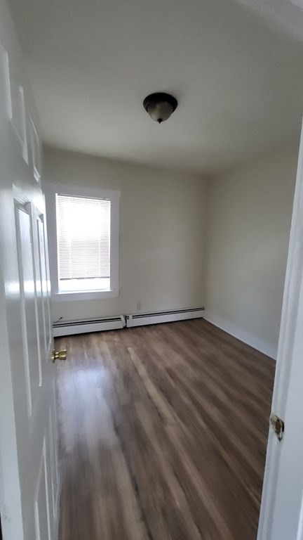 3 beds, 1 bath, $2,250, Unit 19