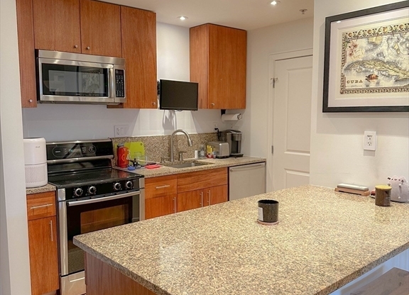 1 bed, 1 bath, 740 sqft, $5,200, Unit 509