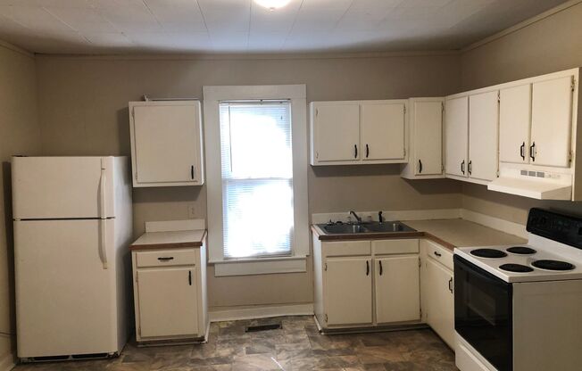 2 beds, 1 bath, 840 sqft, $750, Unit 1