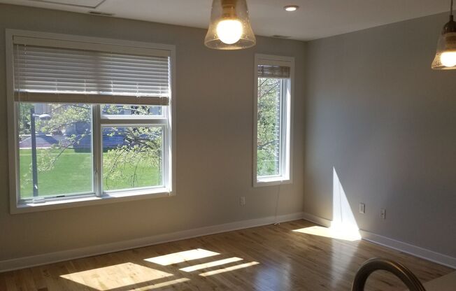 2 beds, 1 bath, $1,375, Unit Unit C