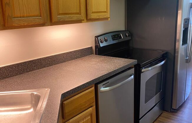 2 beds, 1.5 baths, 881 sqft, $2,100, Unit 5341 #3