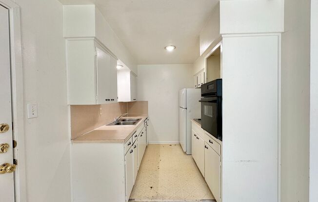 3 beds, 1 bath, $995