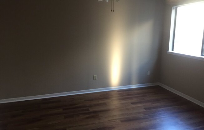 3 bed/2 bath home walking distance to Wolf Pen Creek Park!