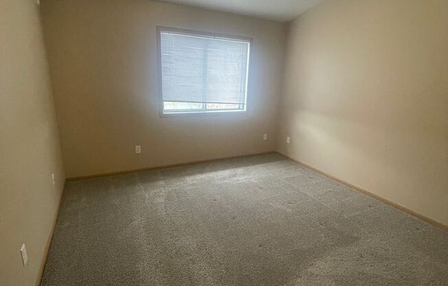 2 beds, 1 bath, 1,116 sqft, $1,260, Unit 1319