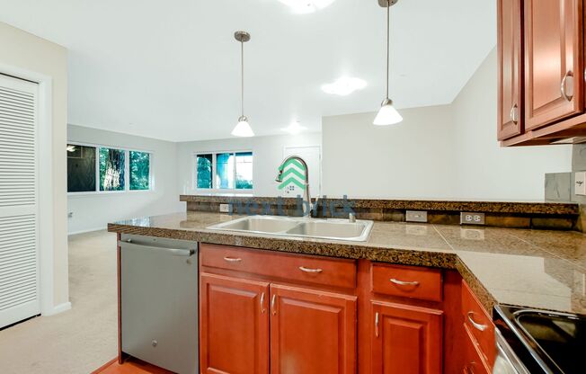 Charming 2 Bedroom 2 Bathroom Near Totem Lake Shopping Center!