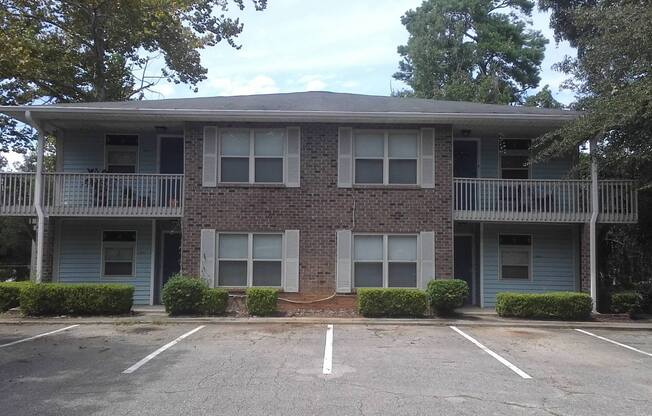 Large 2/2 flat, walking distance to Capital Regional Medical Center
