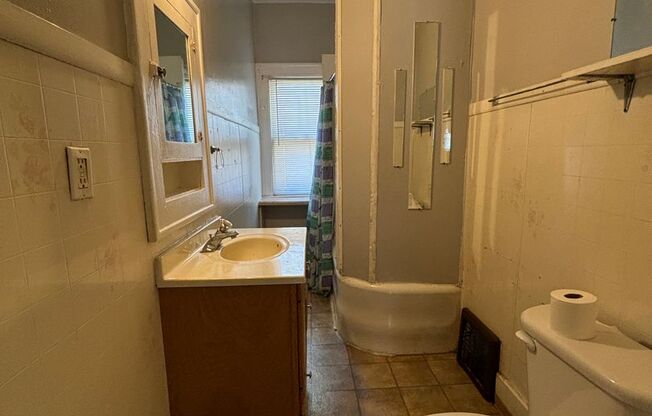 2 beds, 1 bath, $900