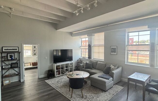 2 beds, 1 bath, 905 sqft, $2,850, Unit 306