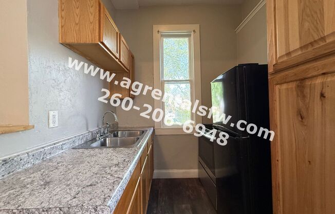 2411 Fox Ave