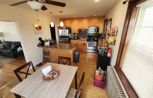 2 beds, 1 bath, $2,195