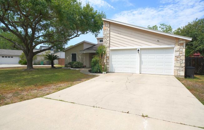 Gorgeous home available in great neighborhood. Realtor Commission: $500