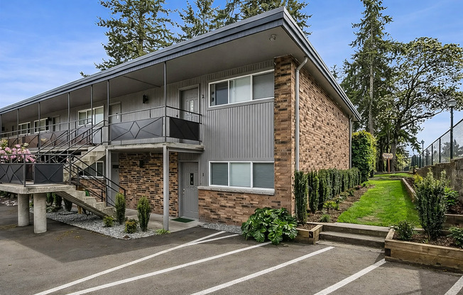 Van Lloyd Apartments