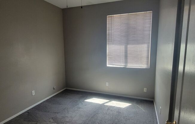 beautiful home 3b 2 bath home with den